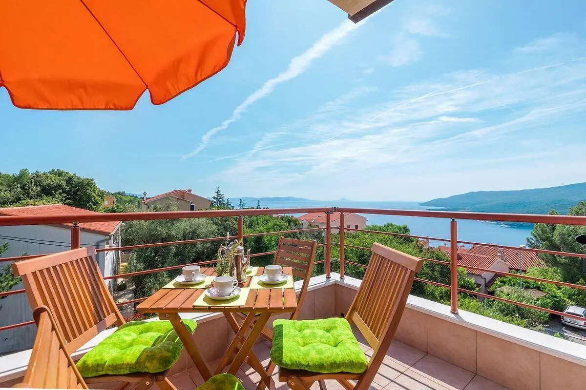E&T Apartments With A Beautiful Pool Rabac