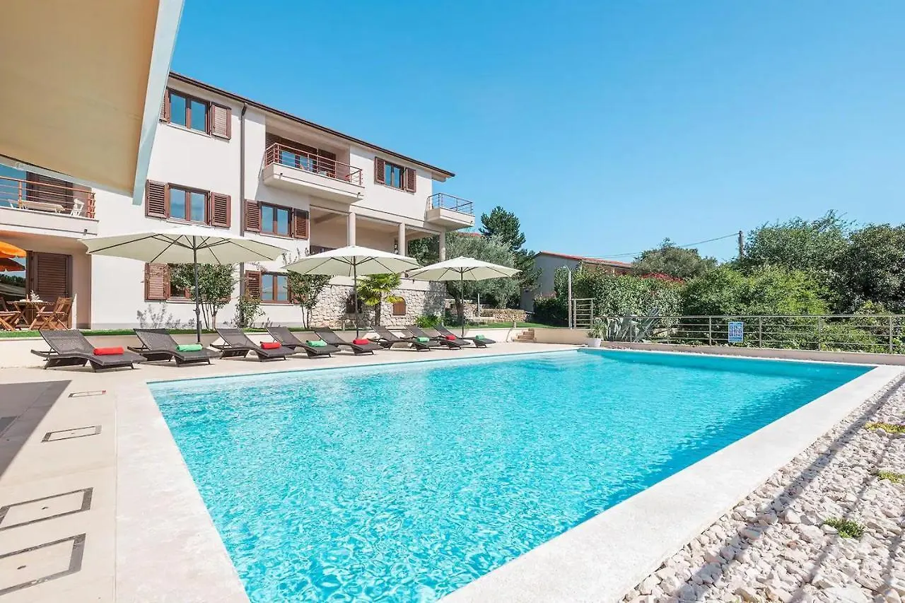 E&T Apartments With A Beautiful Pool Rabac 0*,