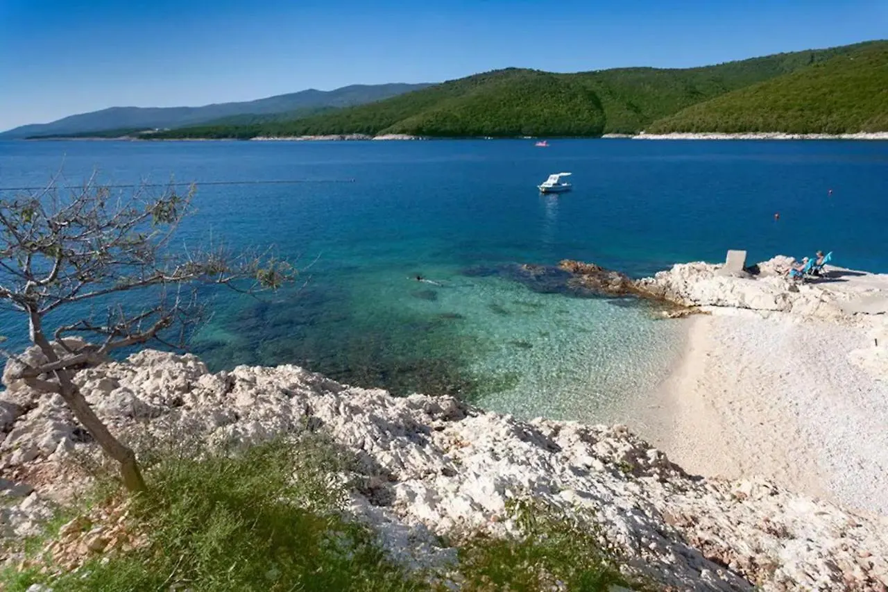 E&T Apartments With A Beautiful Pool Rabac