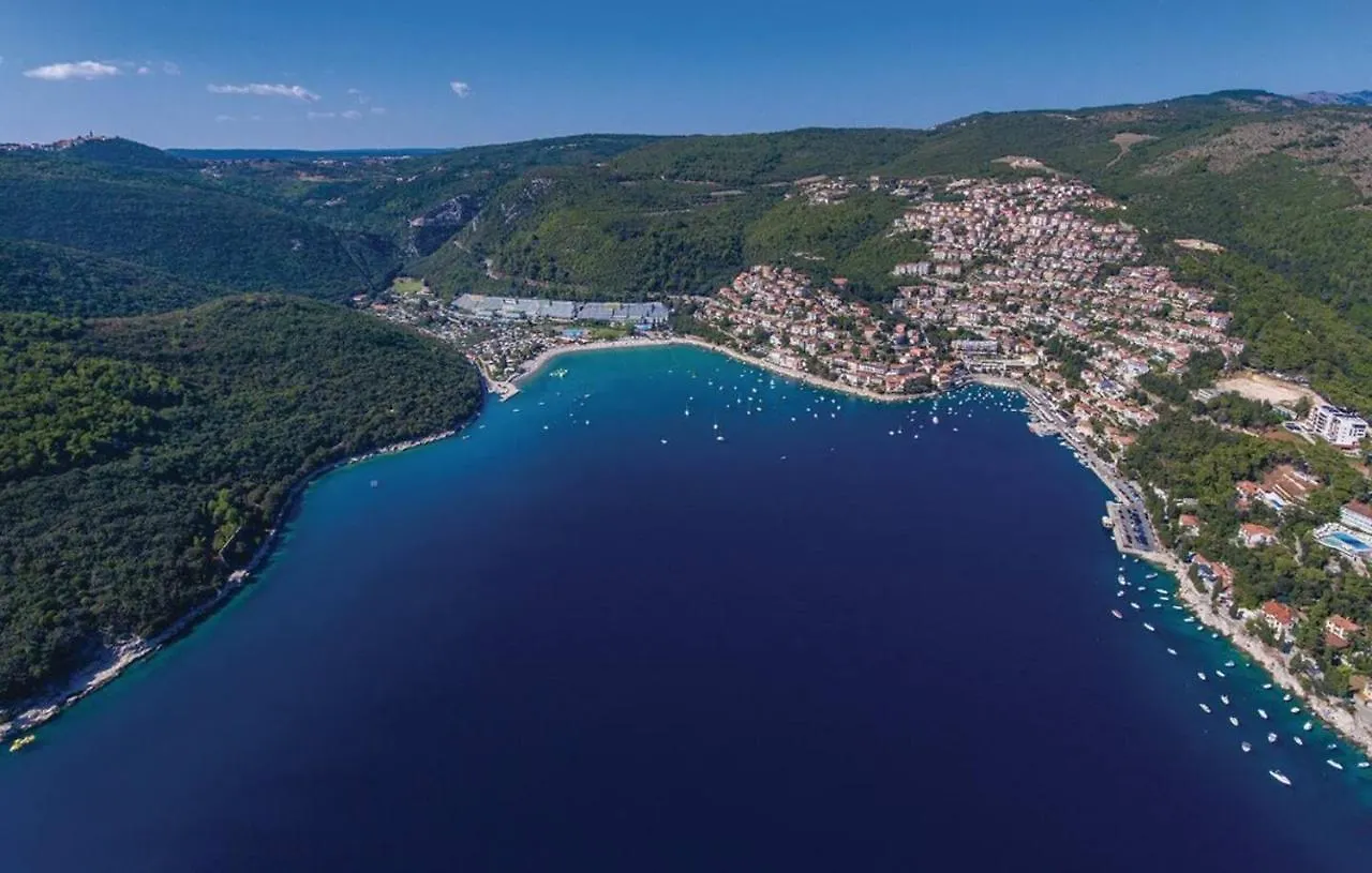 E&T Apartments With A Beautiful Pool Rabac 0*,