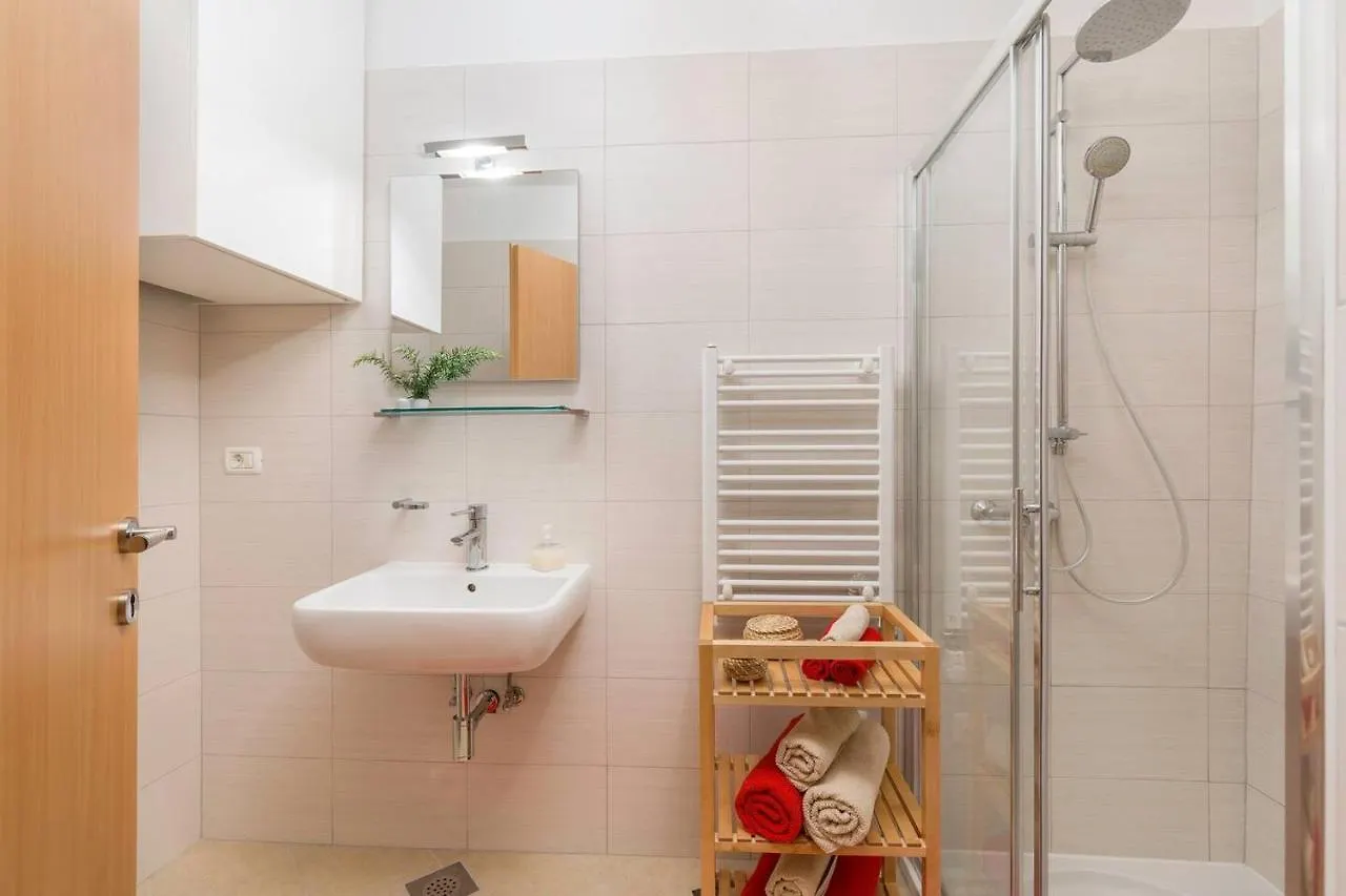 E&T Apartments With A Beautiful Pool Rabac