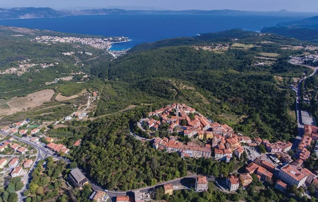 E&T Apartments With A Beautiful Pool Rabac