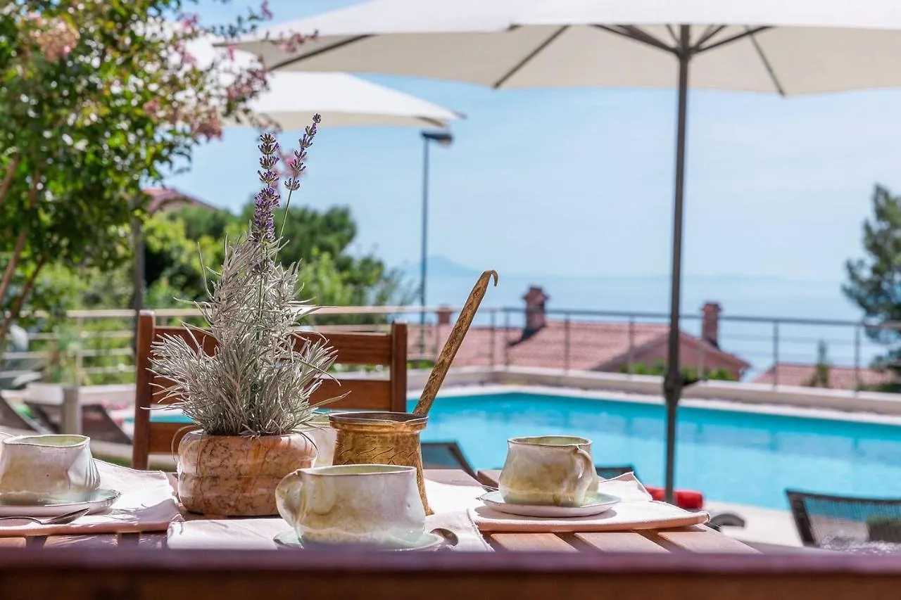 E&T Apartments With A Beautiful Pool Rabac 0*,
