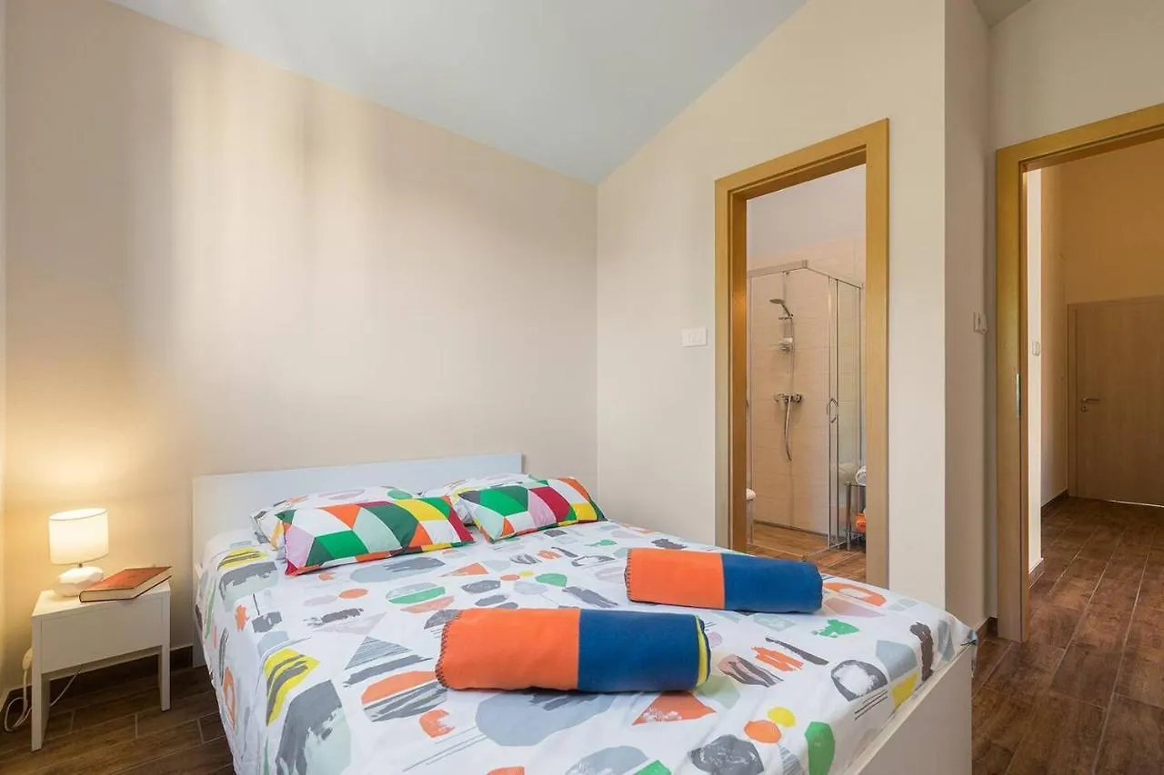 E&T Apartments With A Beautiful Pool Rabac 0*,