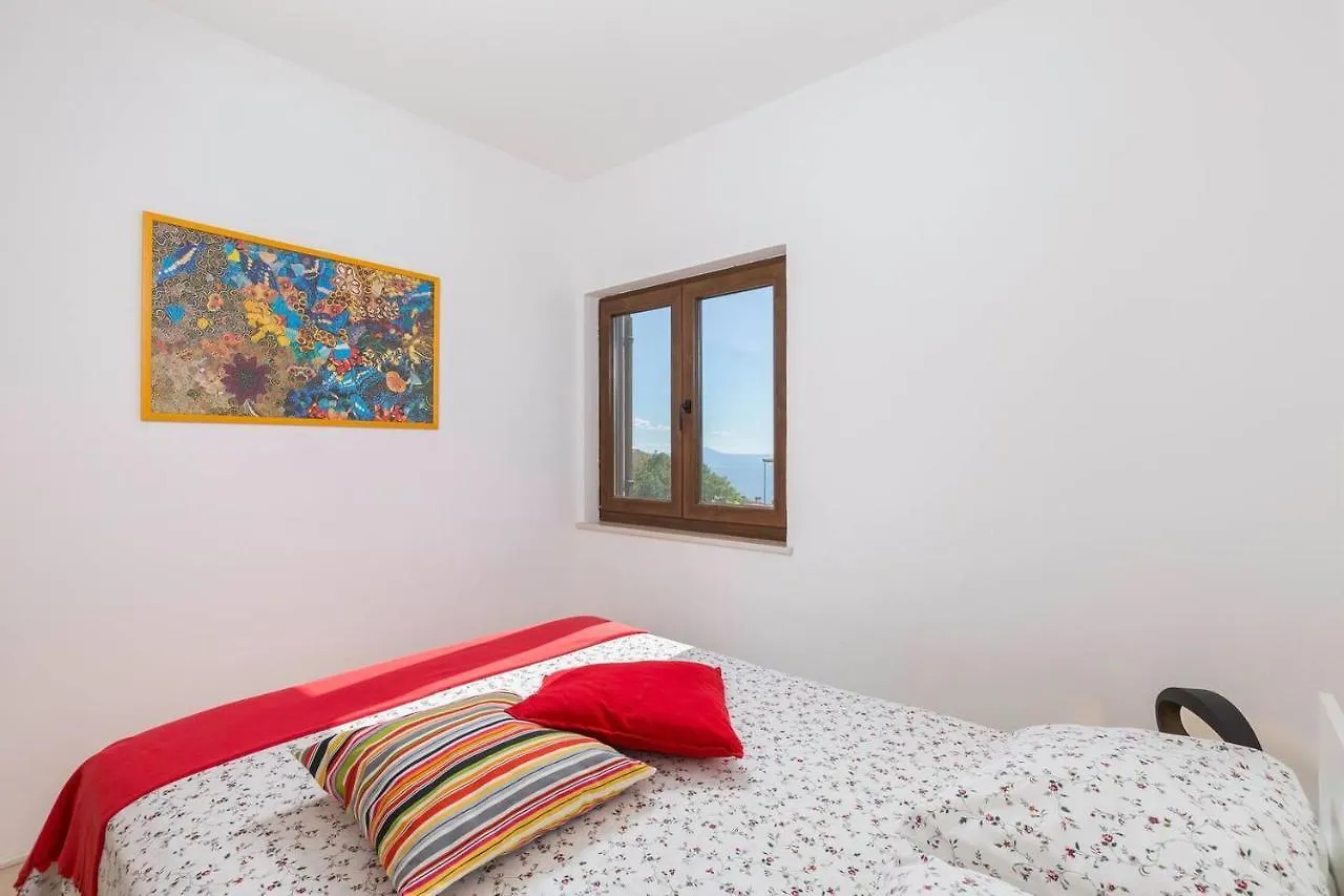 E&T Apartments With A Beautiful Pool Rabac