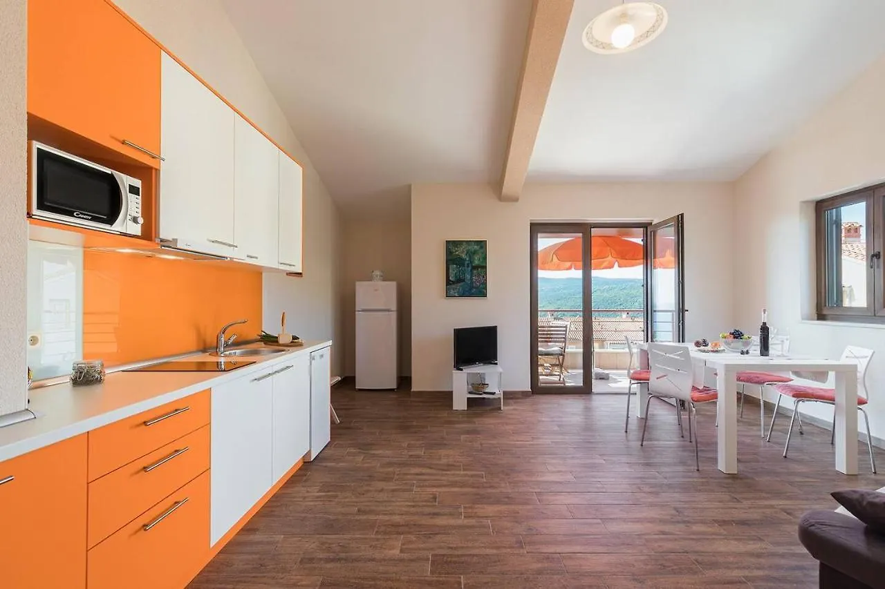 E&T Apartments With A Beautiful Pool Rabac