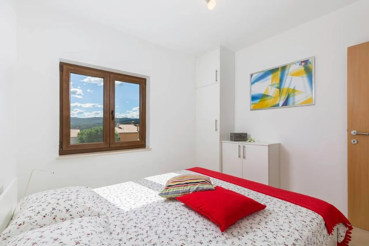 E&T Apartments With A Beautiful Pool Rabac