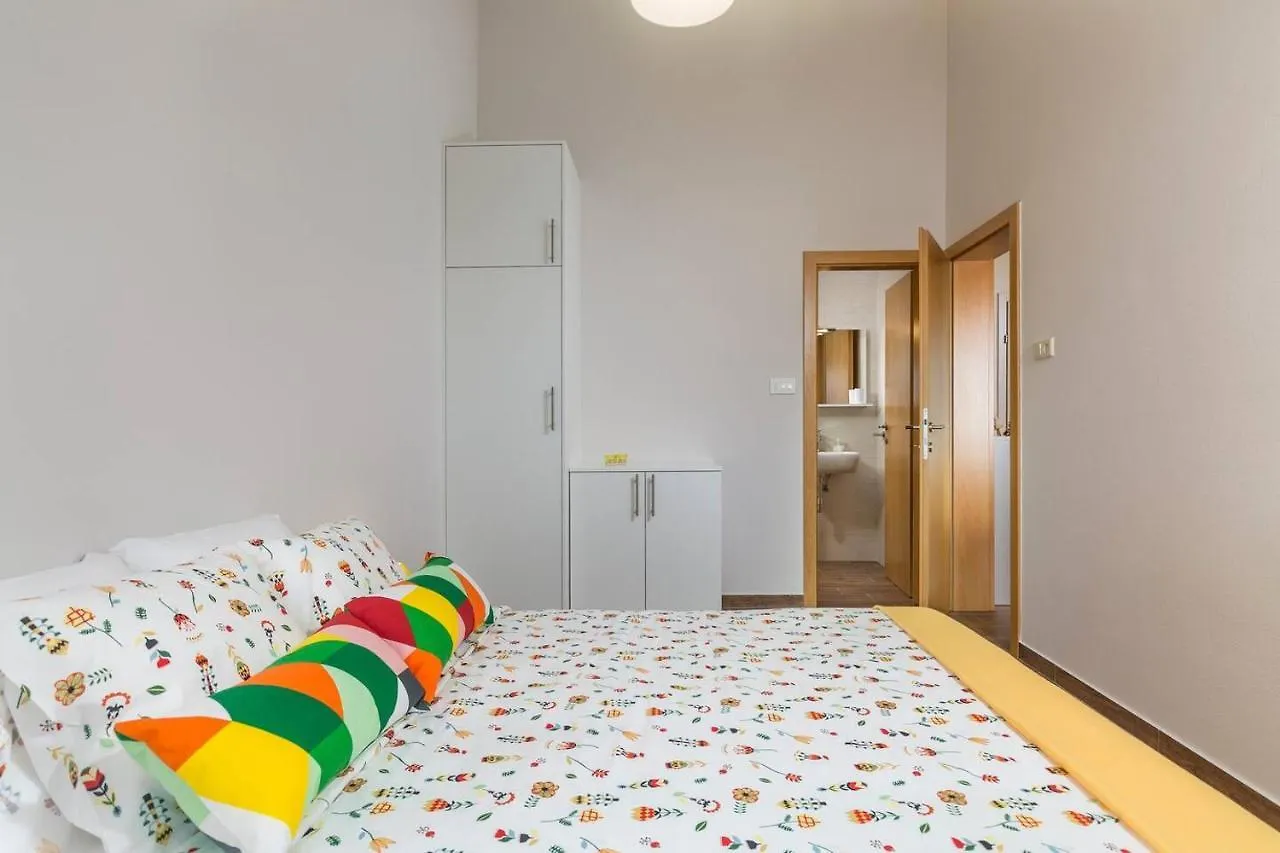 E&T Apartments With A Beautiful Pool Rabac