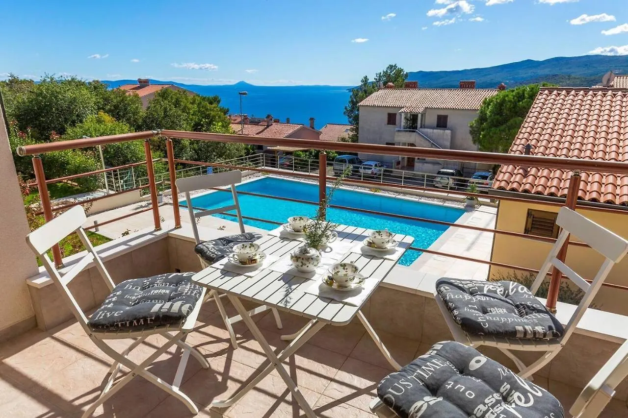 E&T Apartments With A Beautiful Pool Rabac