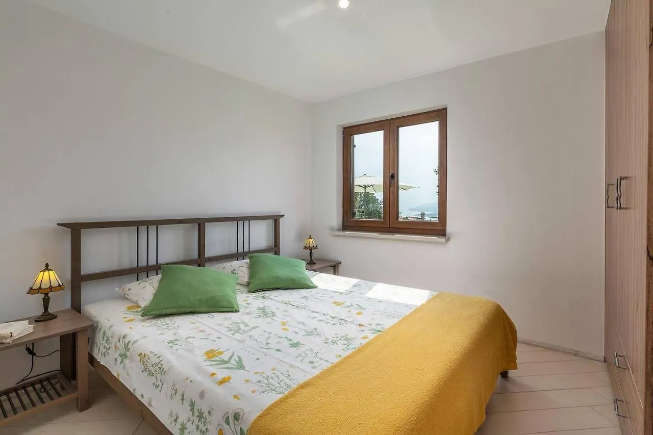 E&T Apartments With A Beautiful Pool Rabac