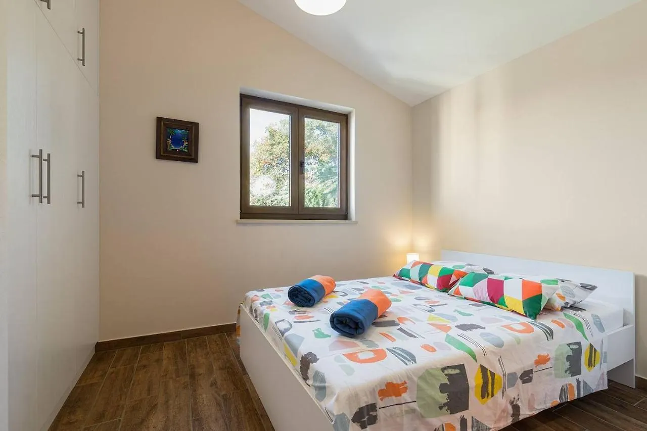 E&T Apartments With A Beautiful Pool Rabac